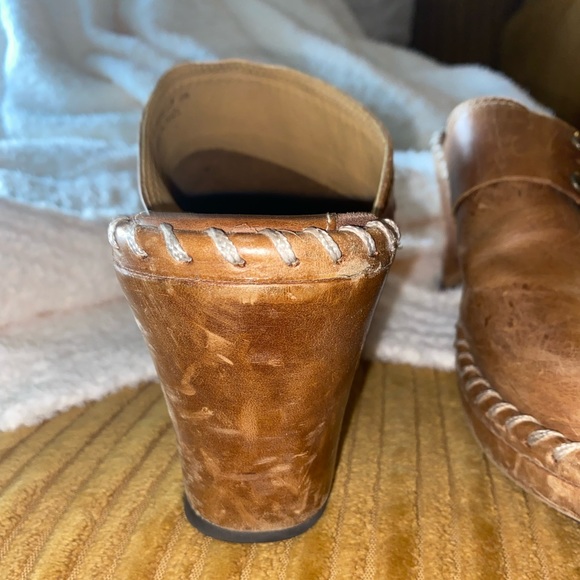 Distressed leather Frye clogs - Picture 4 of 8